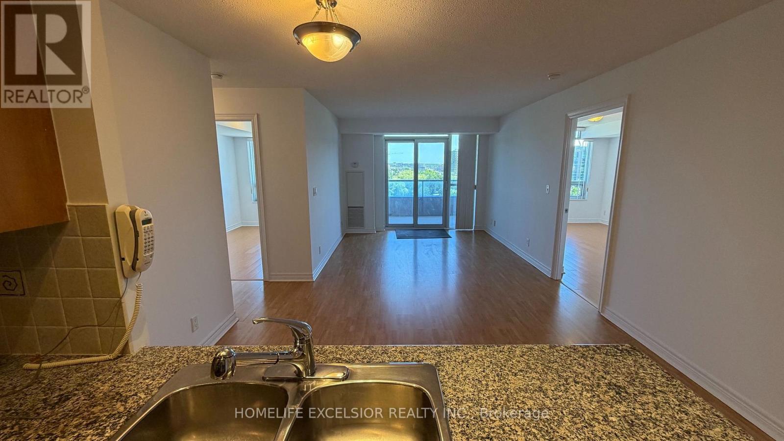 #825 33 COX BOULEVARD - Image 6