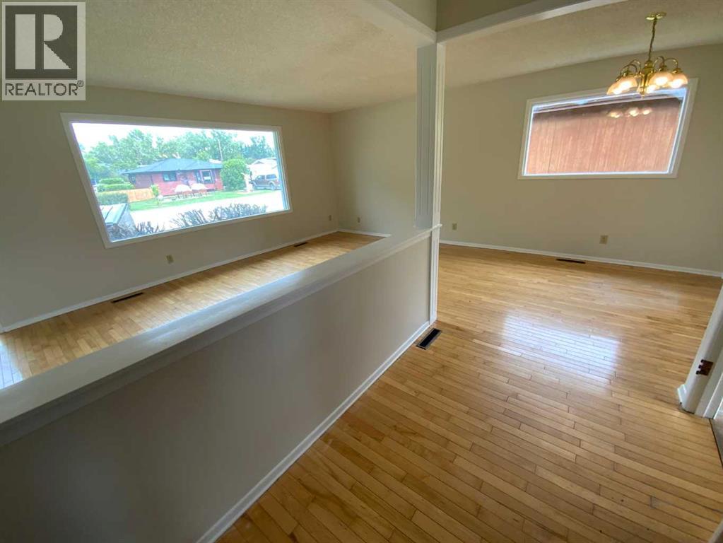521 4 Street SE - 4