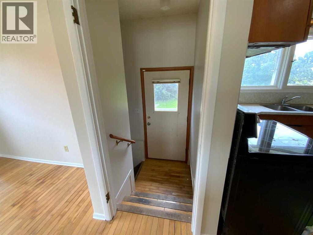 521 4 Street SE - 11