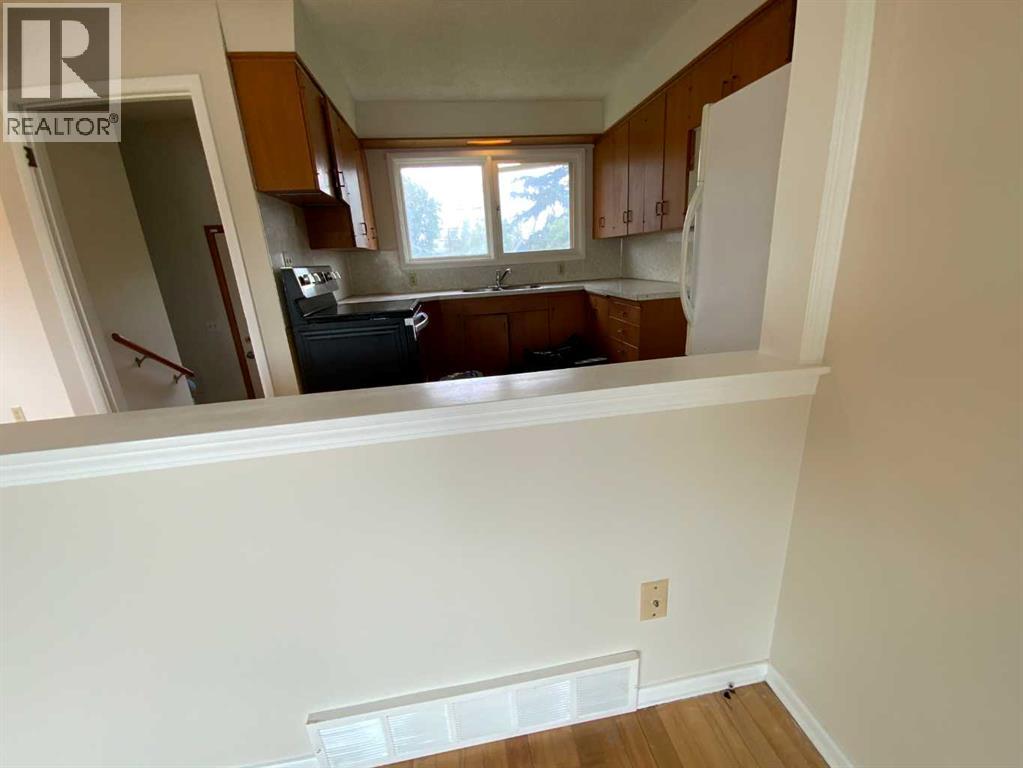 521 4 Street SE - 5
