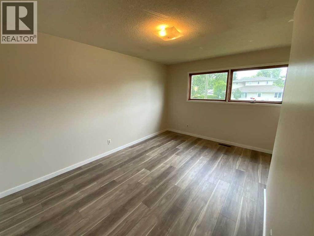 521 4 Street SE - 8