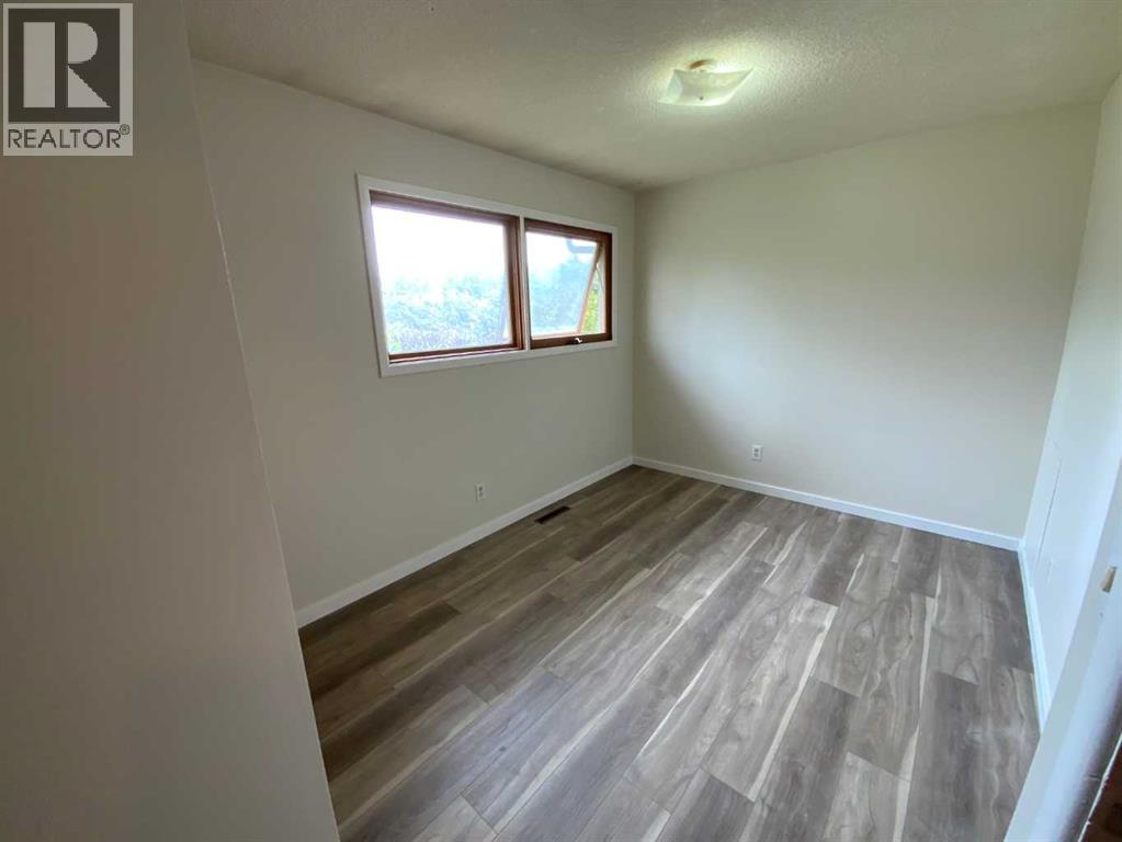 521 4 Street SE - 10