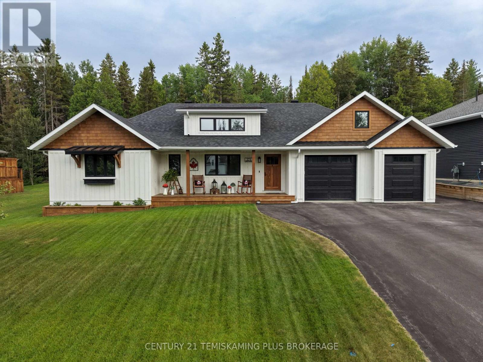 273 COSMAN CRESCENT - 1