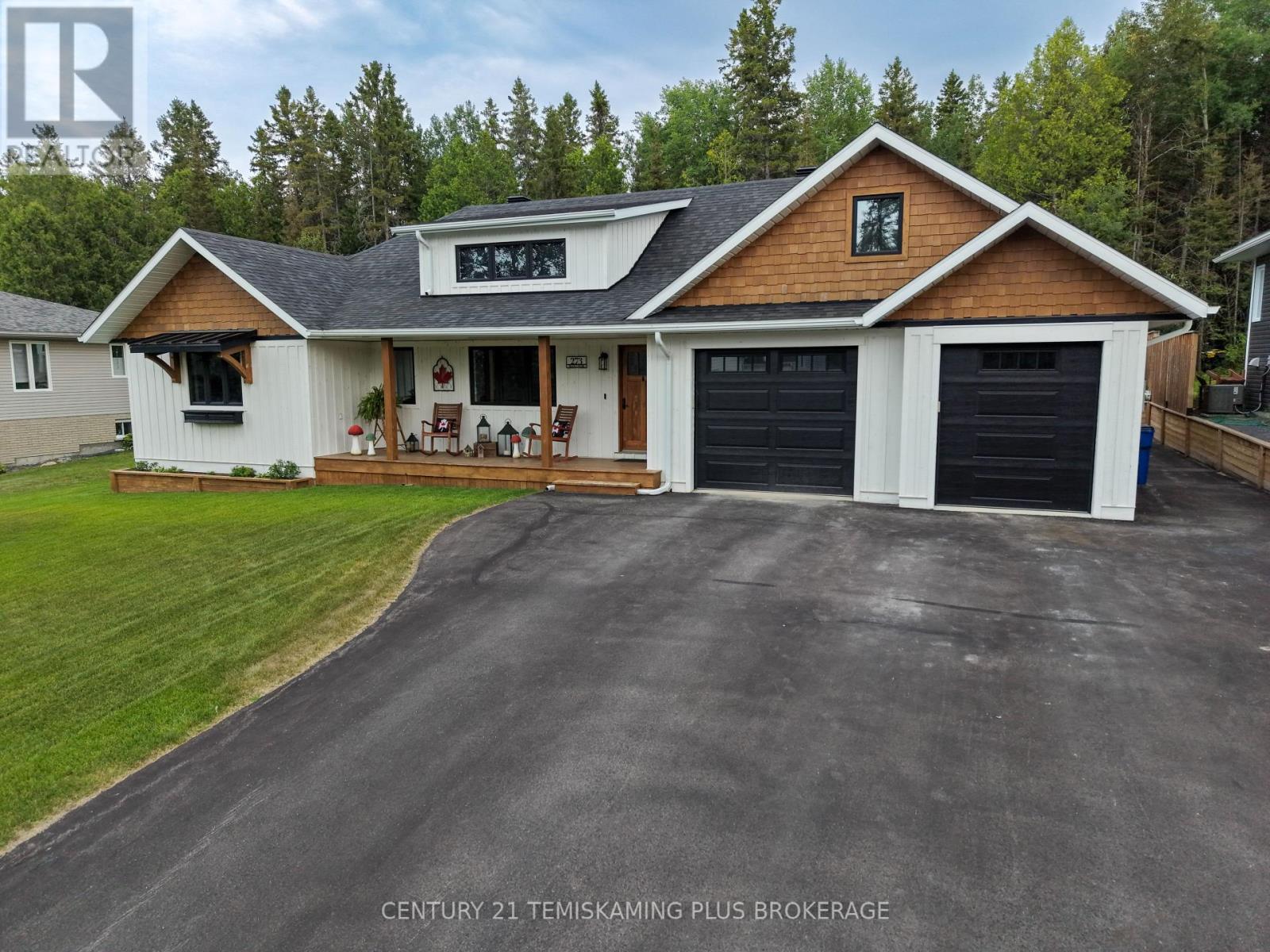 273 COSMAN CRESCENT - 2