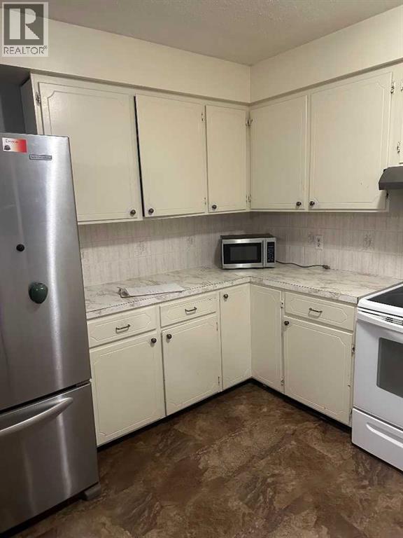 4805 55 Avenue - 8