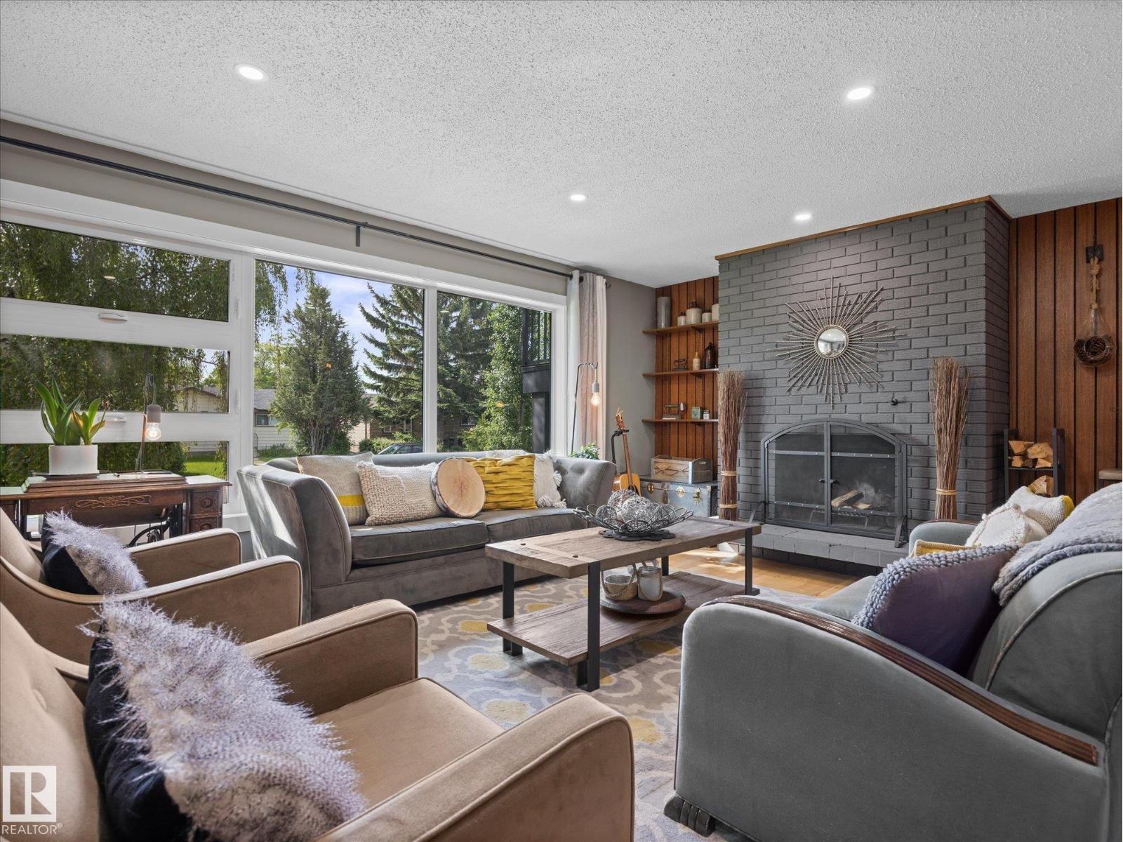 8822 161 ST NW - 6