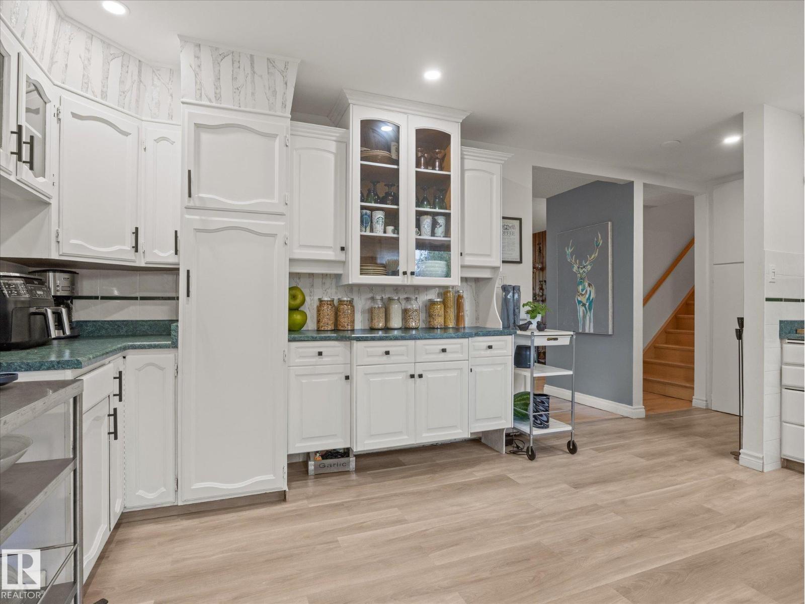 8822 161 ST NW - 10