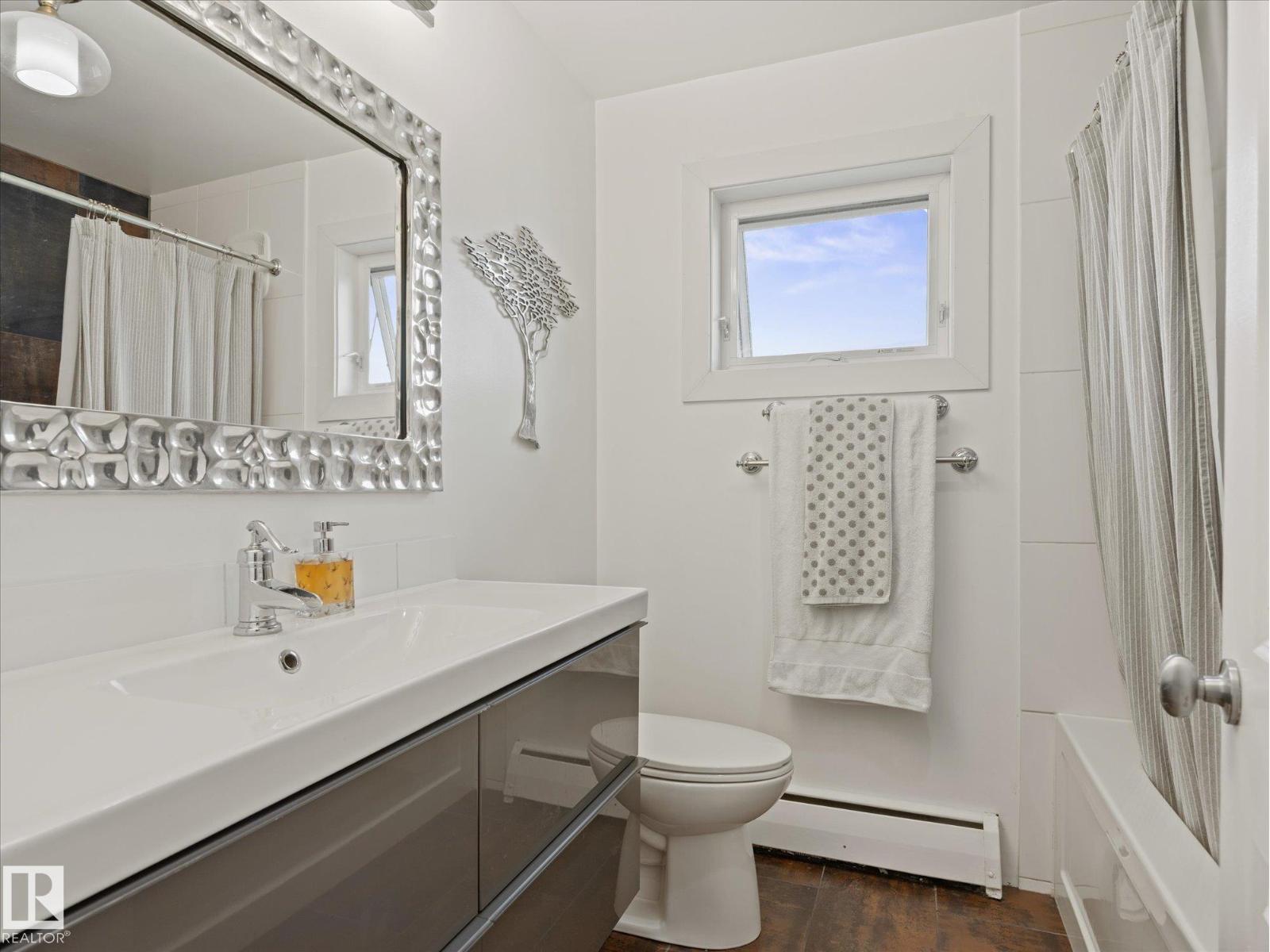 8822 161 ST NW - 23