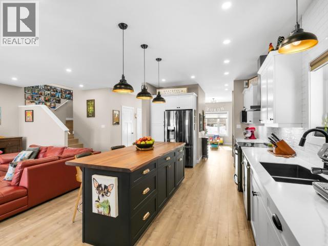 62 MASCOT STREET - 11