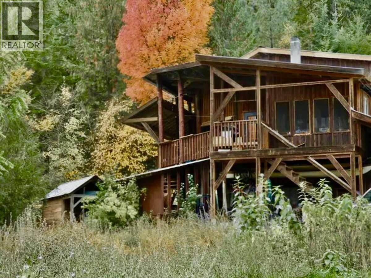 6119 Slocan River Road - 18