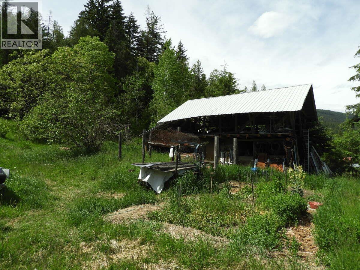 6119 Slocan River Road - 41