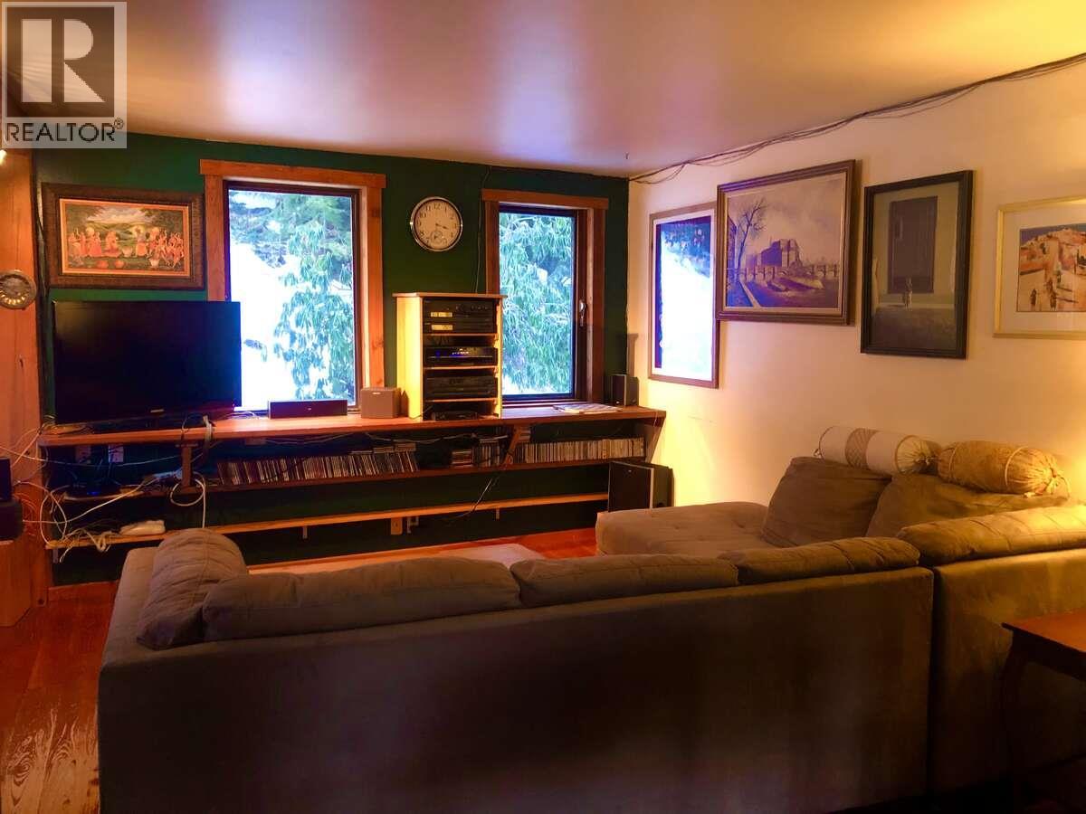 6119 Slocan River Road - 31
