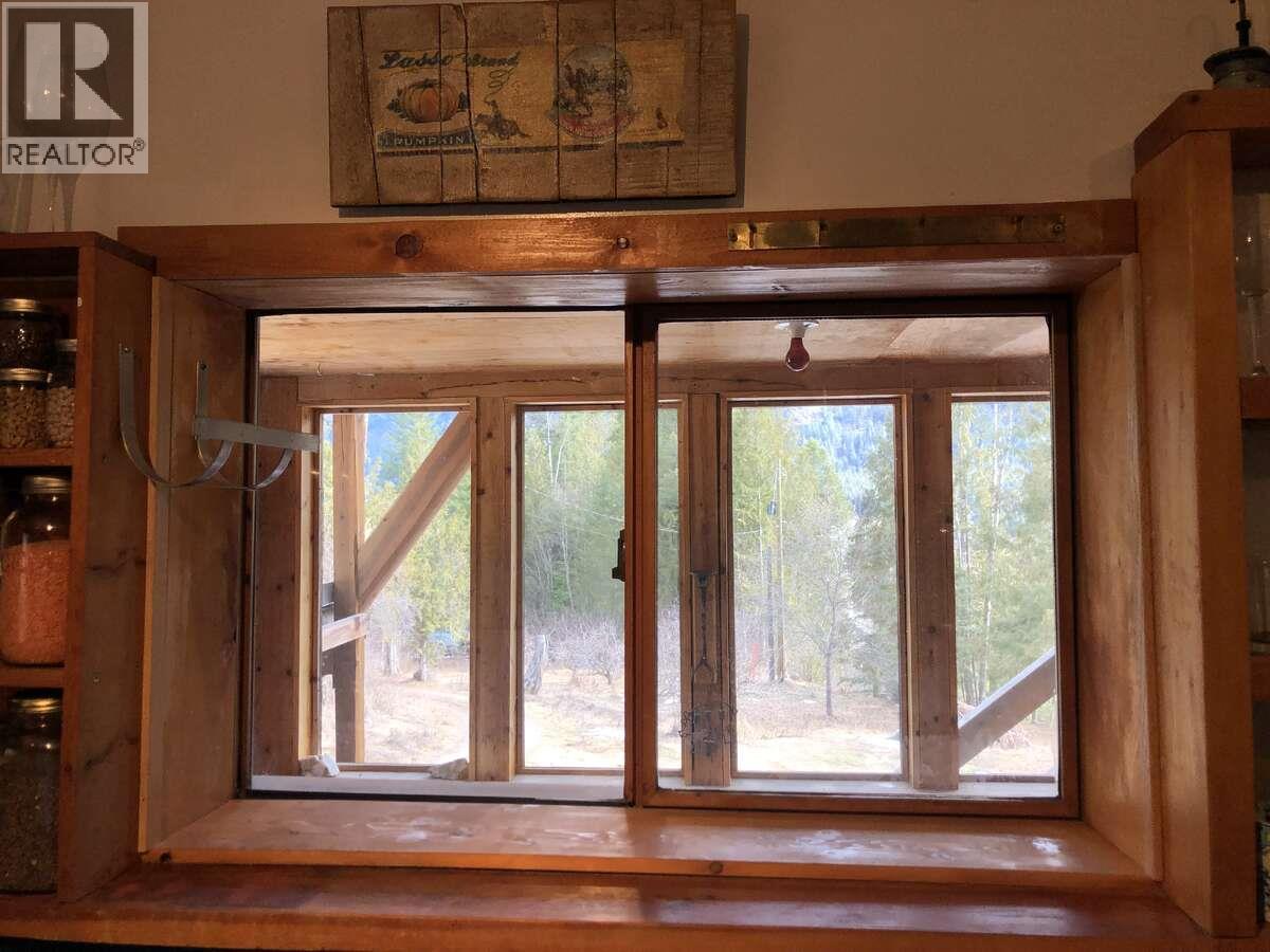 6119 Slocan River Road - 30