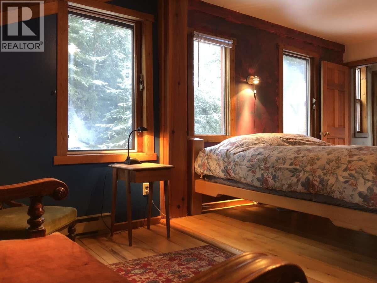 6119 Slocan River Road - 36