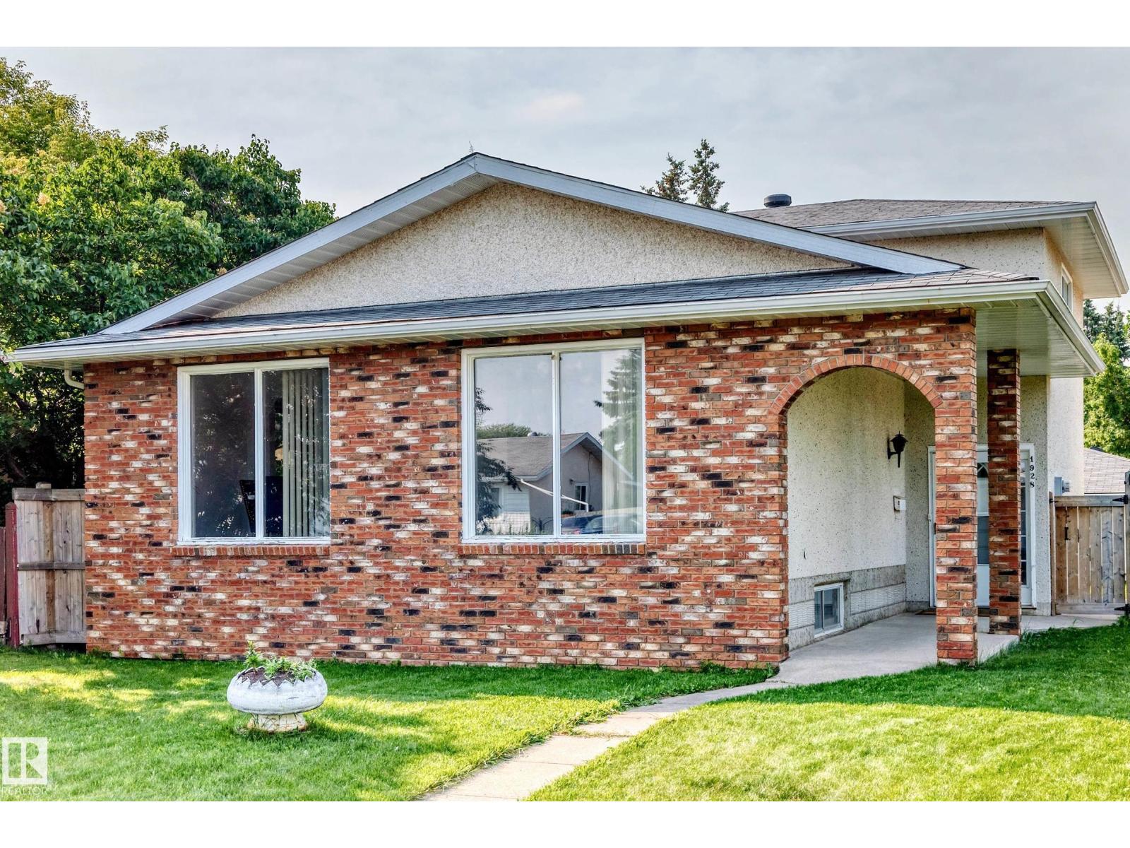 1928 68 ST NW - 1