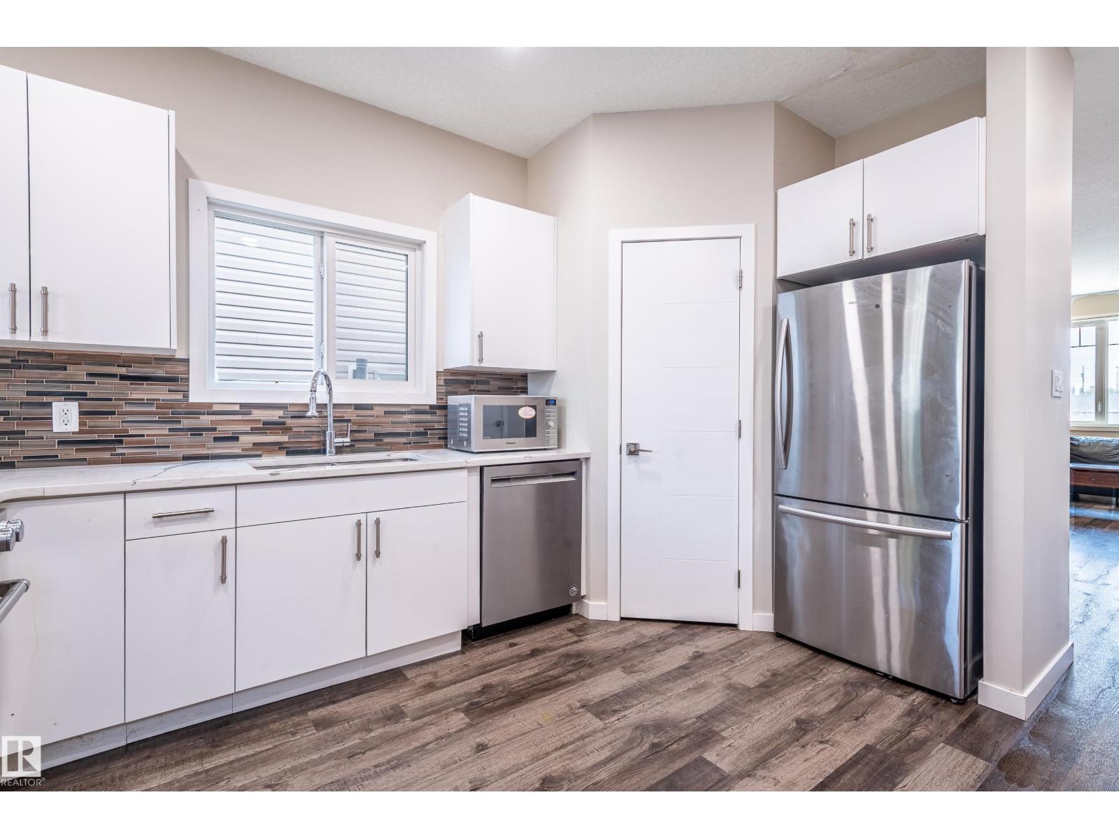 15928 100 AV NW - 11
