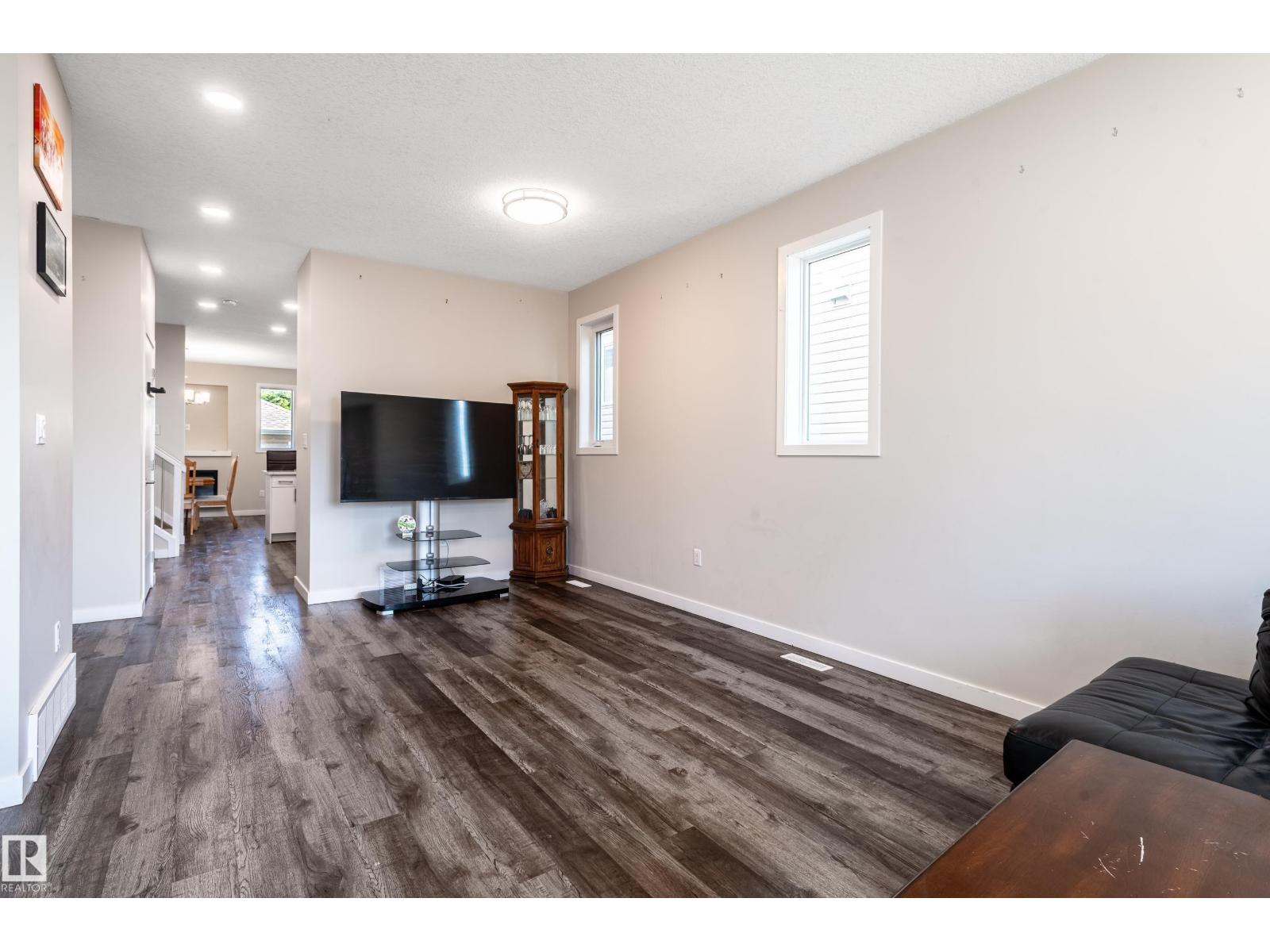 15928 100 AV NW - Image 8