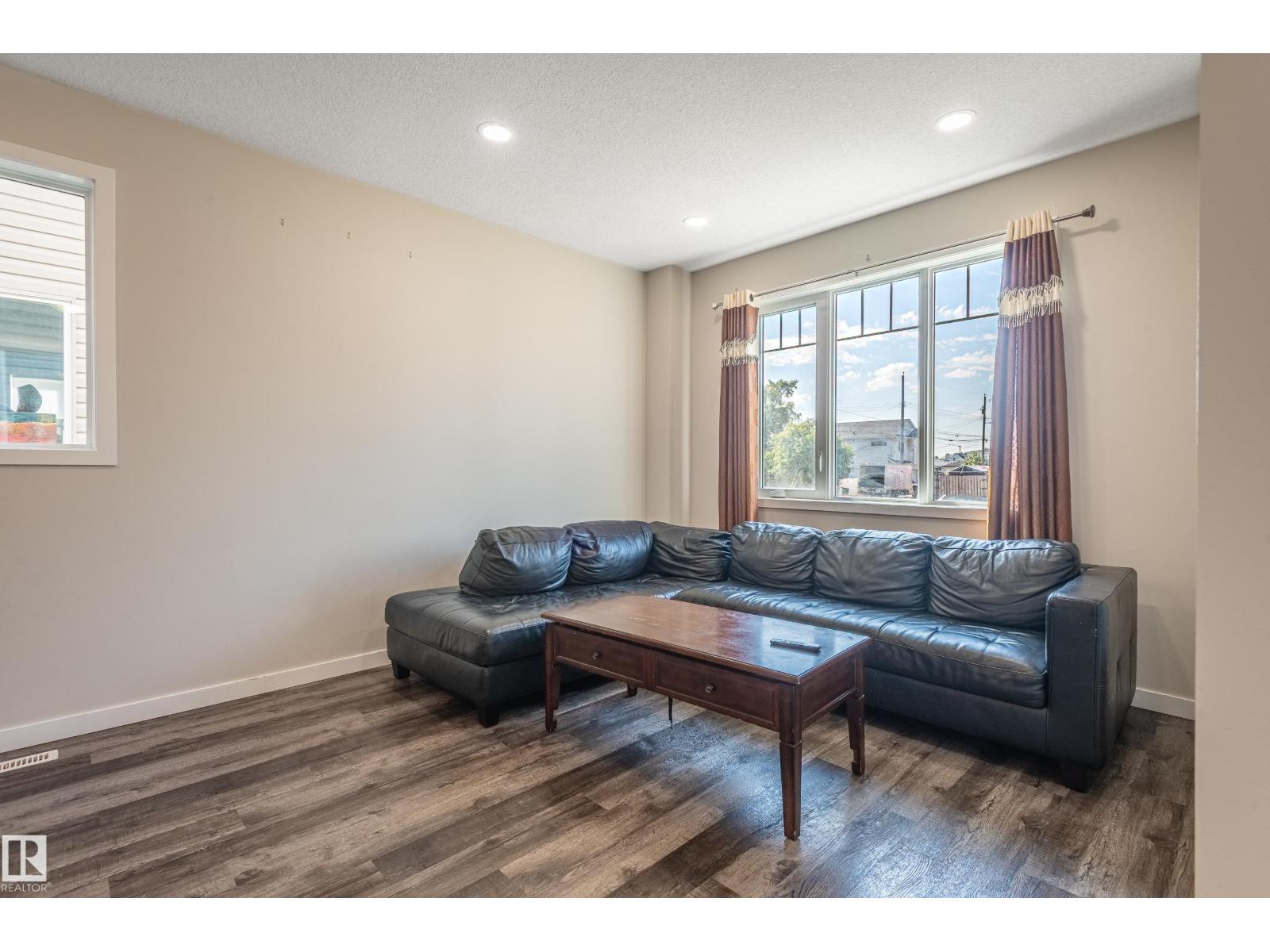 15928 100 AV NW - 4