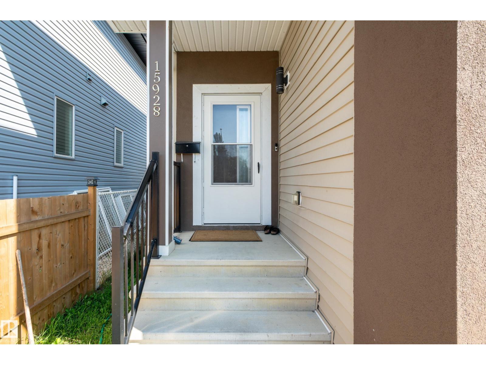 15928 100 AV NW - 2