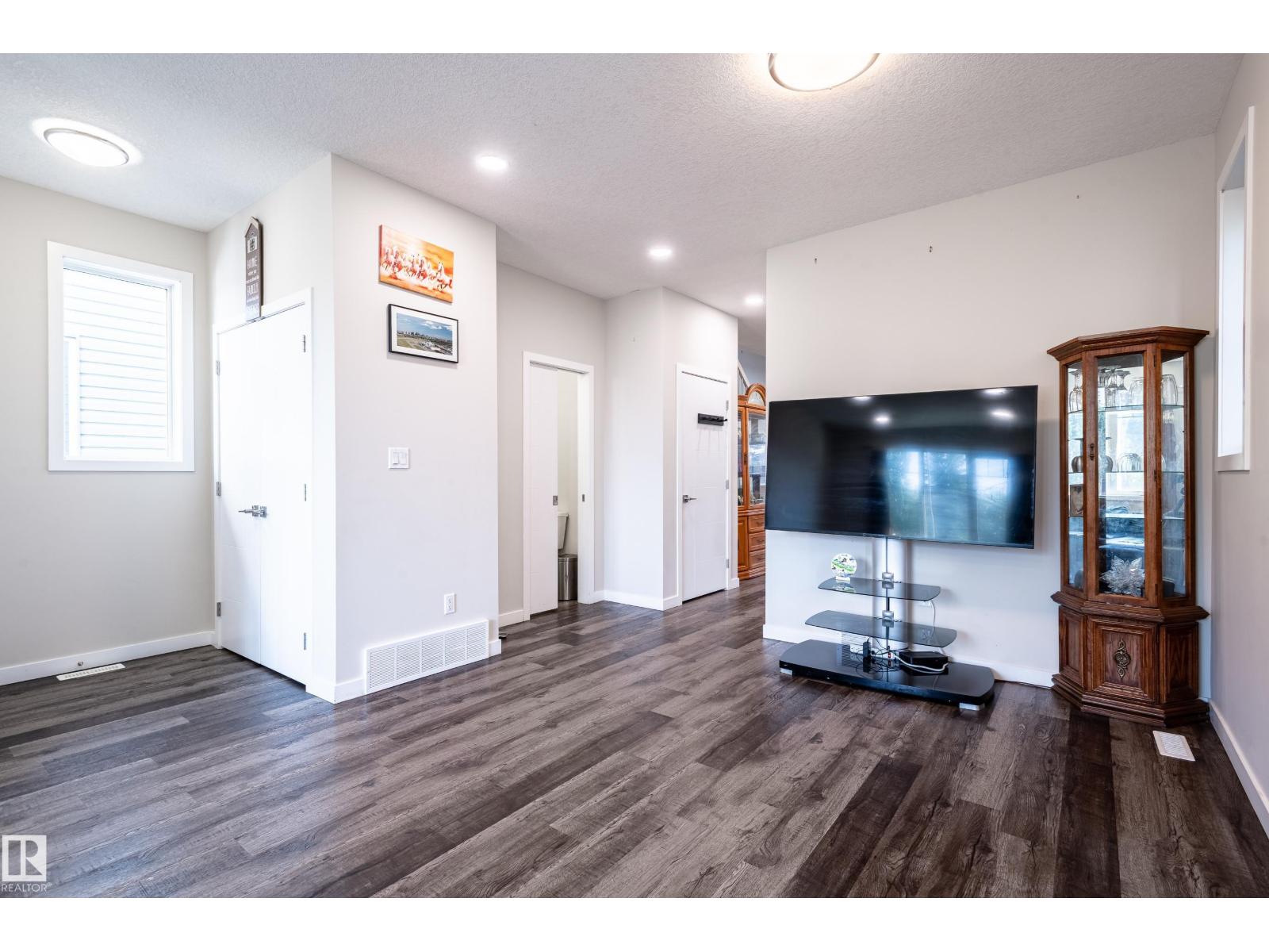 15928 100 AV NW - 5