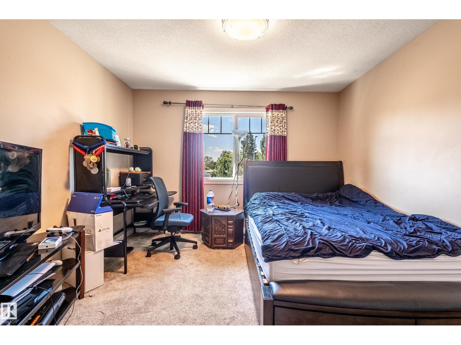 15928 100 AV NW - 22