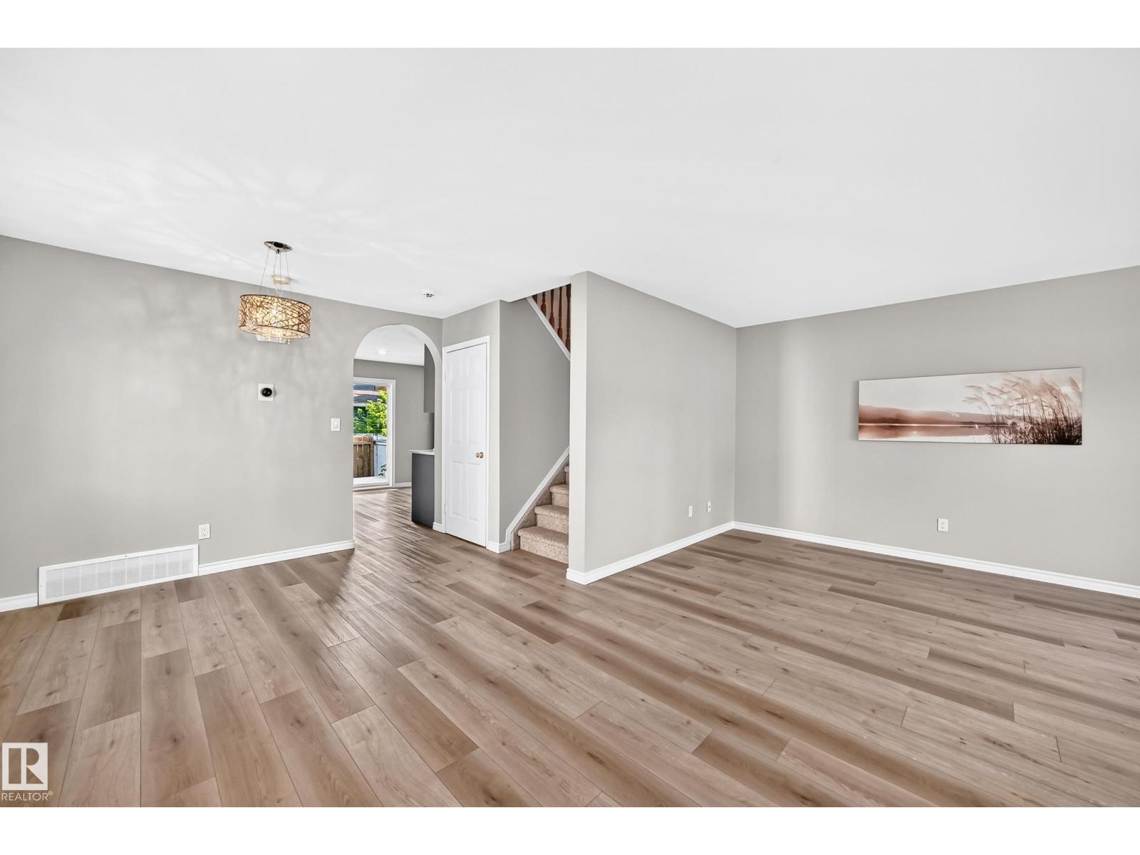 5234 118 AV NW - 11