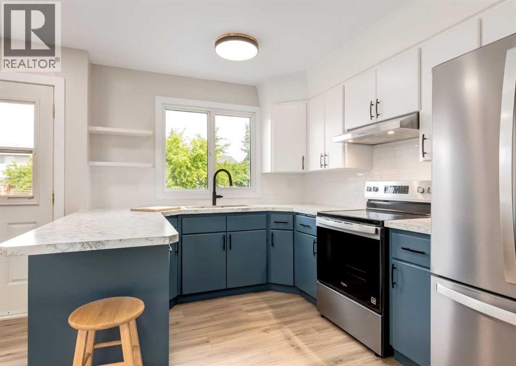 7956 71 Avenue NW - 12