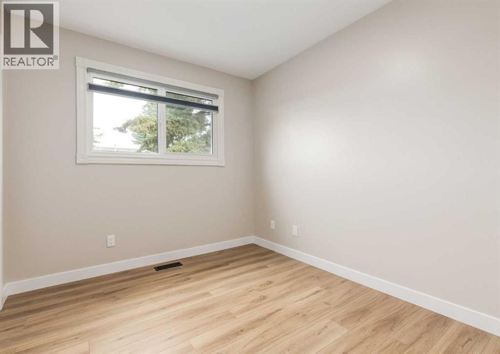 7956 71 Avenue NW - 22