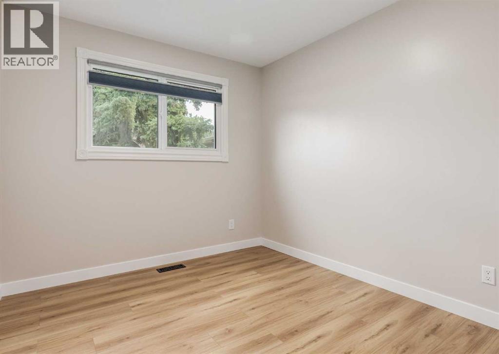 7956 71 Avenue NW - 19