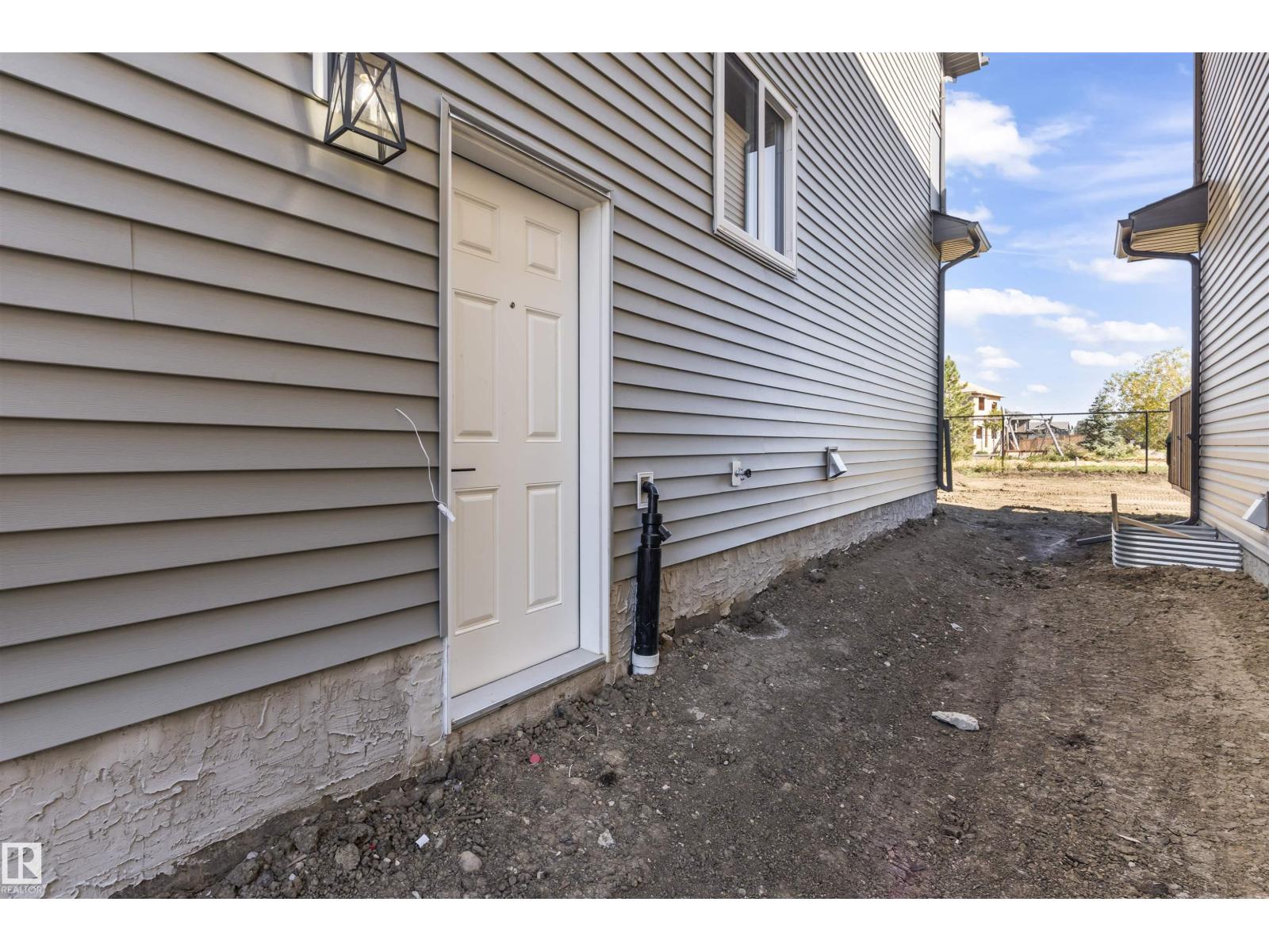 208 Falcon Crescent - 25
