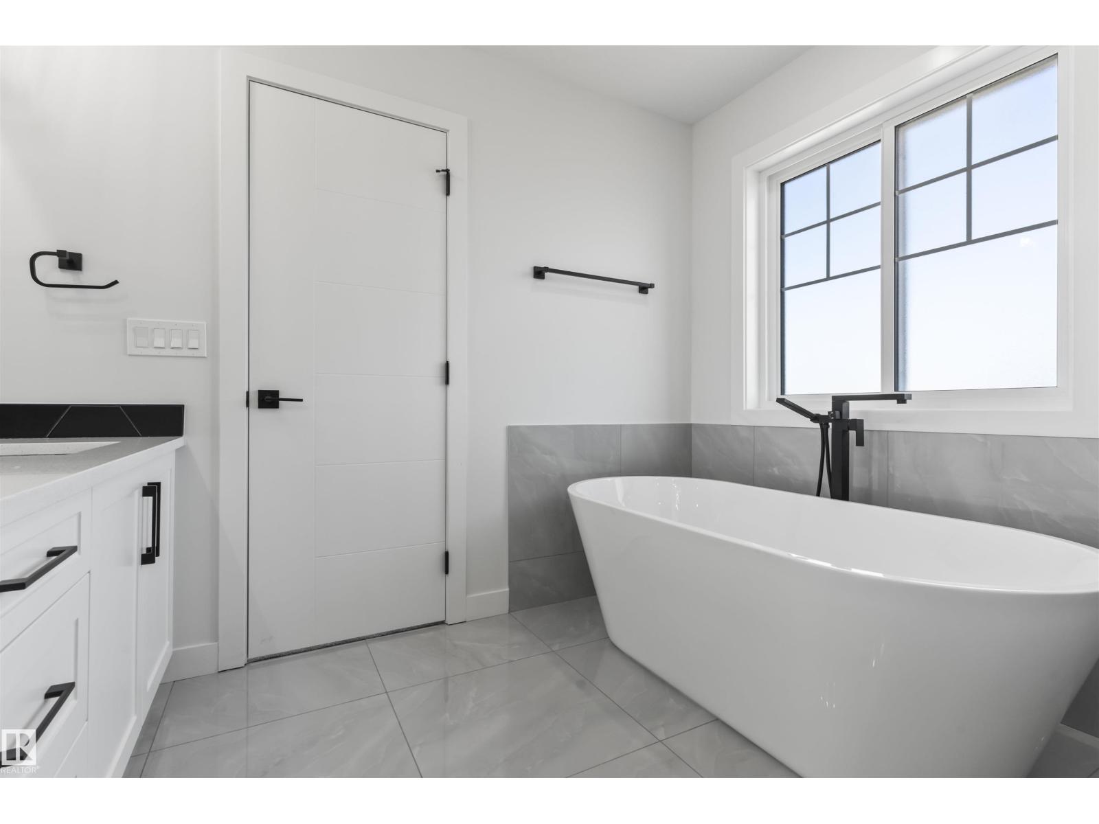 208 Falcon Crescent - 10