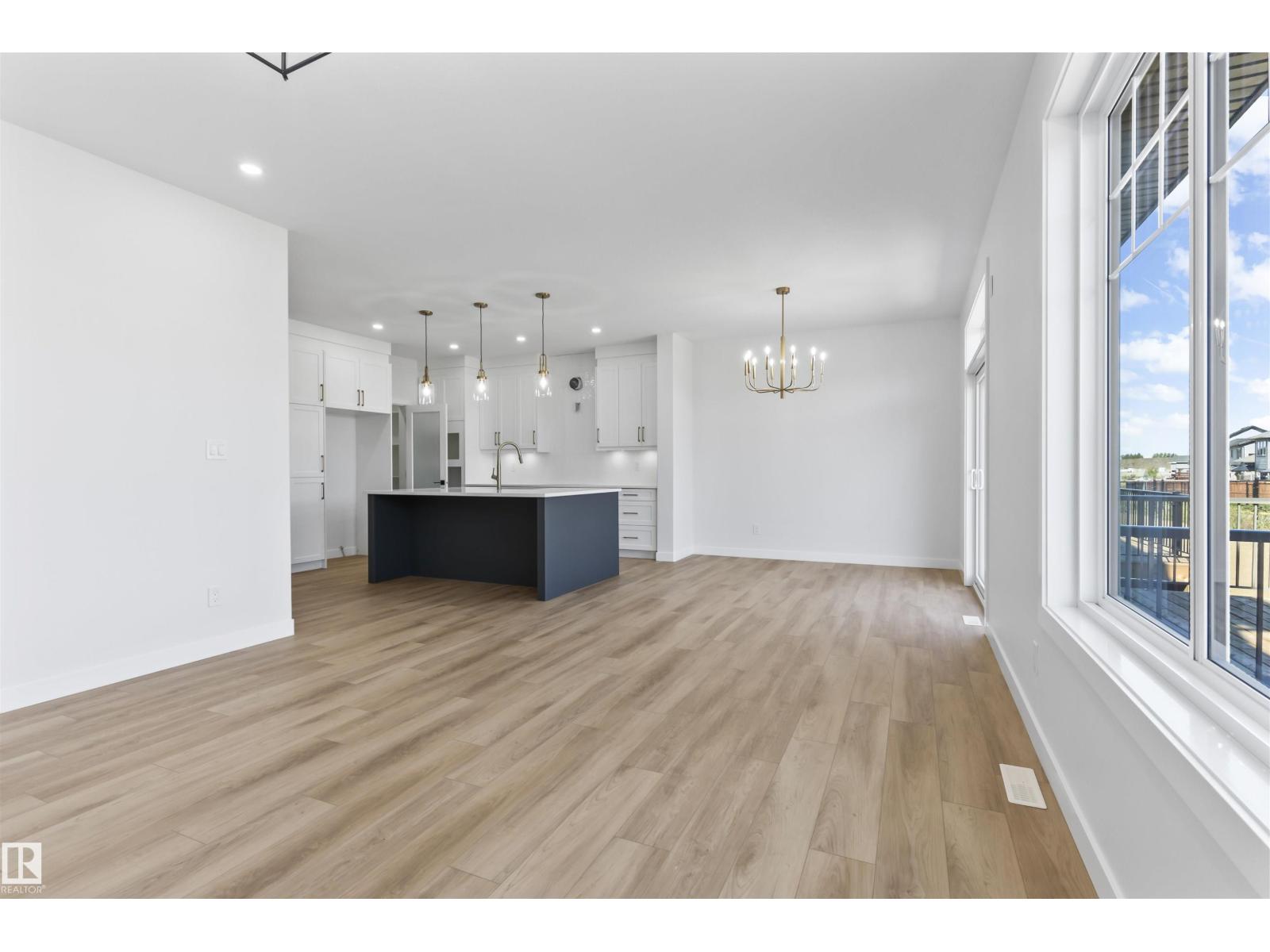 208 Falcon Crescent - 5
