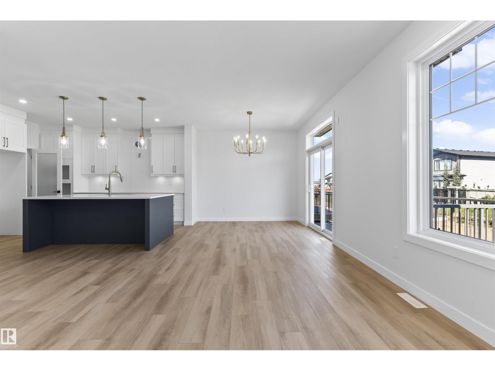 208 Falcon Crescent - 4