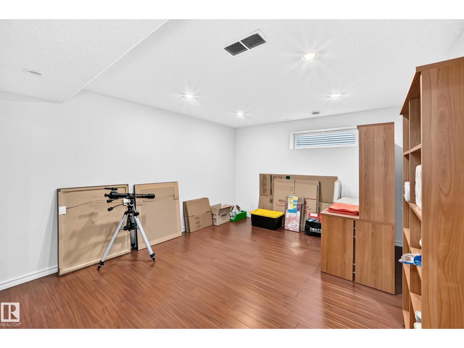 8820 158 AV NW - 56