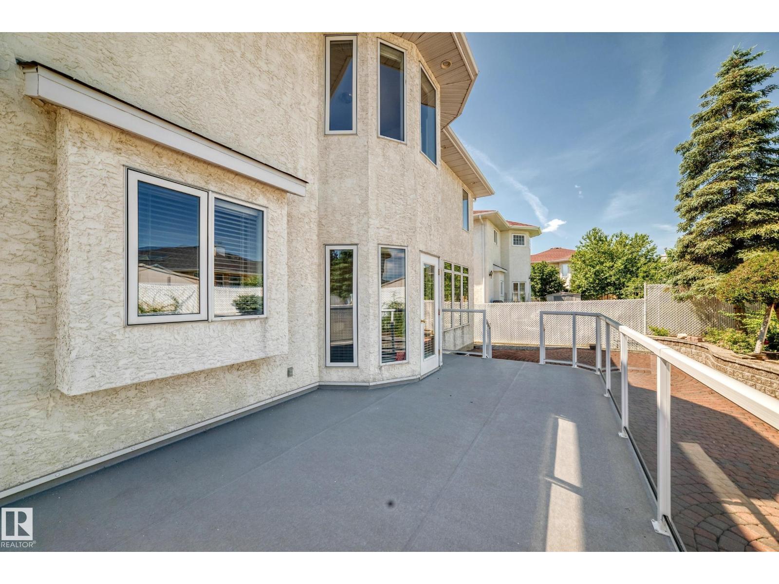 8820 158 AV NW - 23