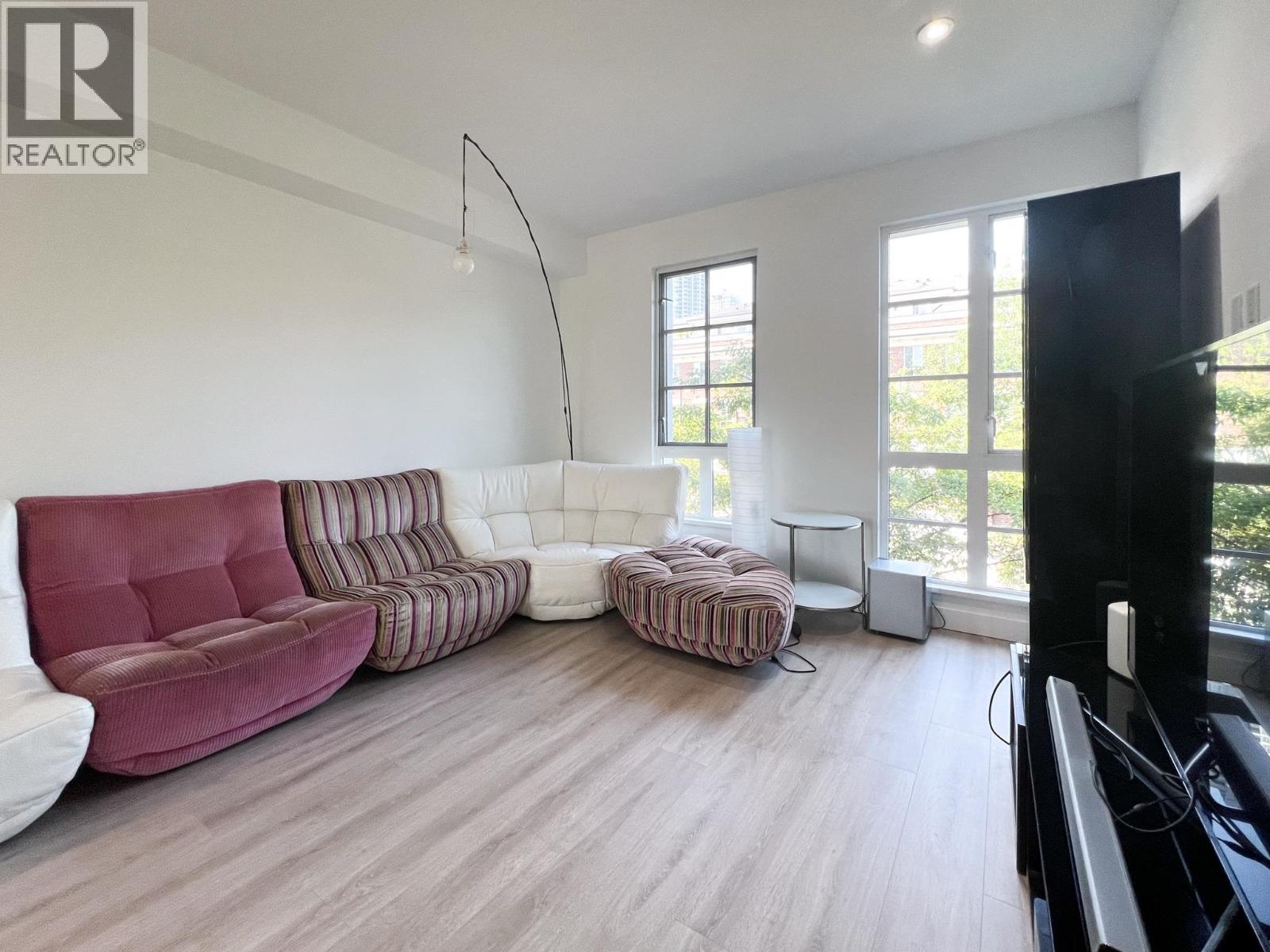 105 548 FOSTER AVENUE — photo 4