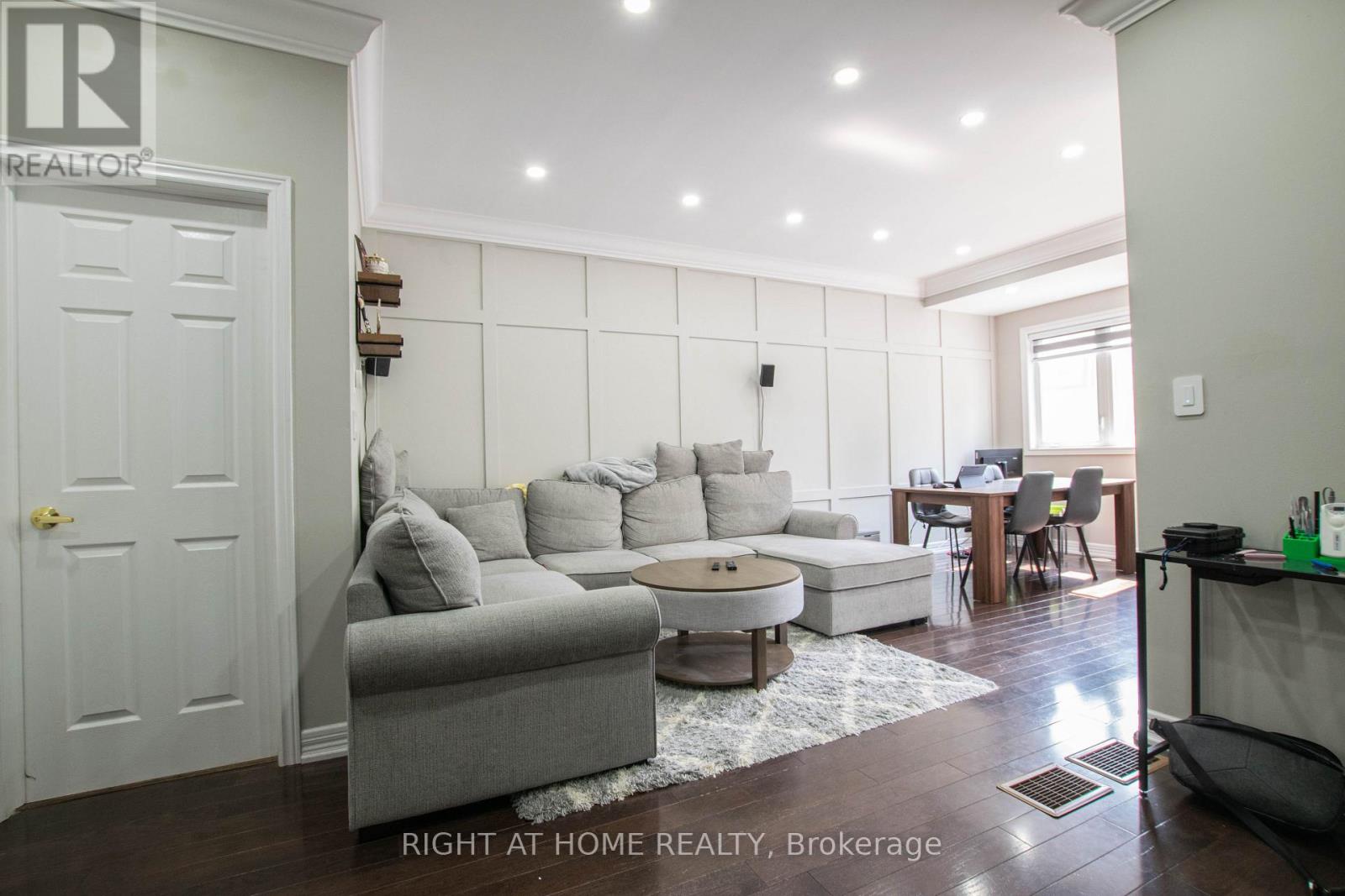 #54 1250 ST MARTINS DRIVE - Image 11