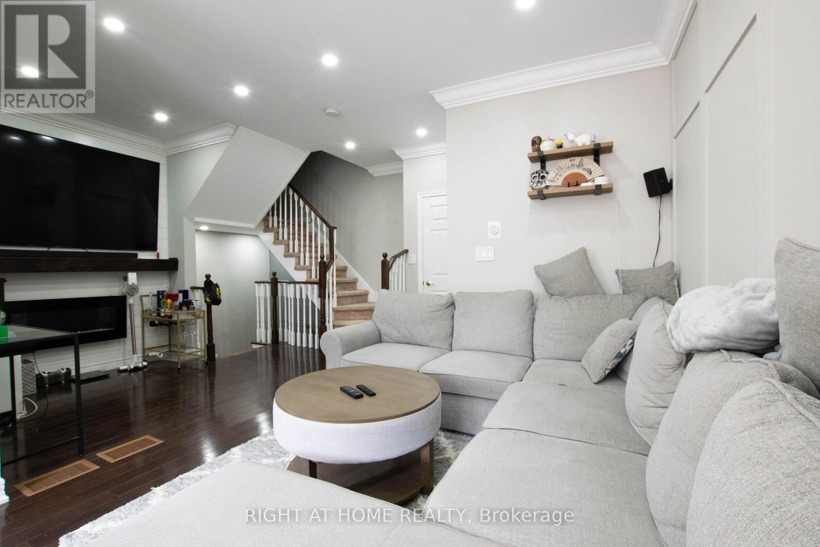 #54 1250 ST MARTINS DRIVE - 13