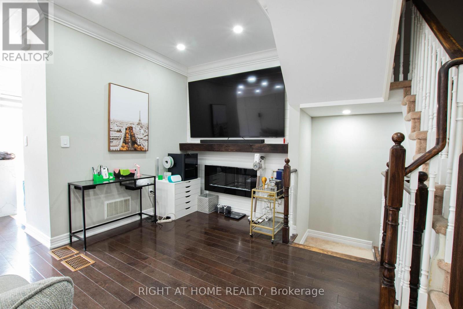 #54 1250 ST MARTINS DRIVE - Image 14