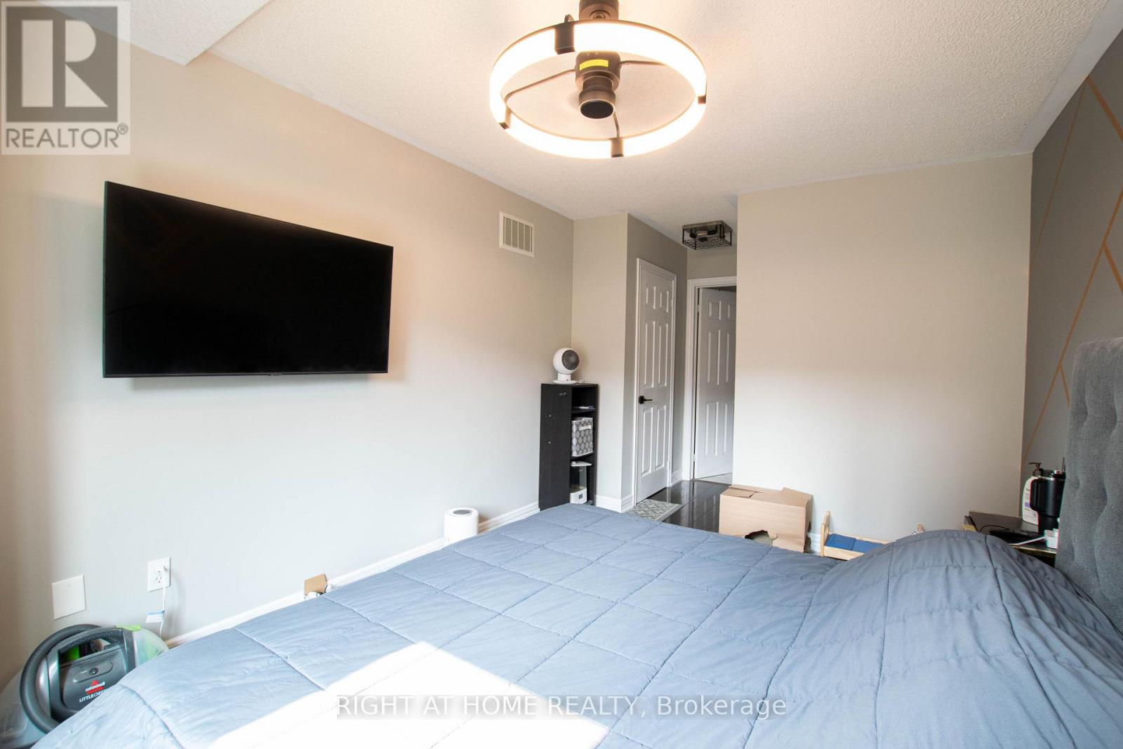#54 1250 ST MARTINS DRIVE - Image 21