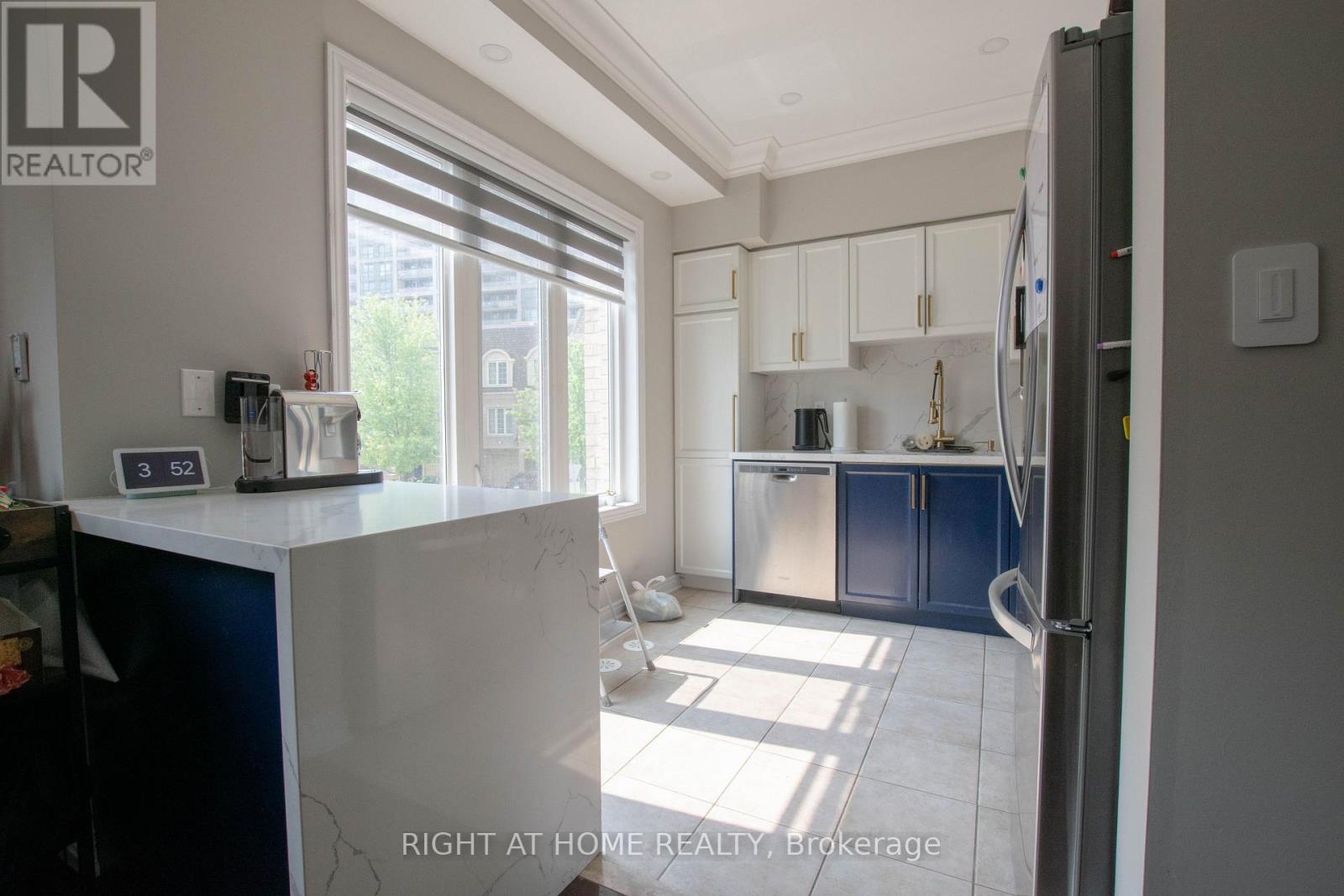 #54 1250 ST MARTINS DRIVE - 8
