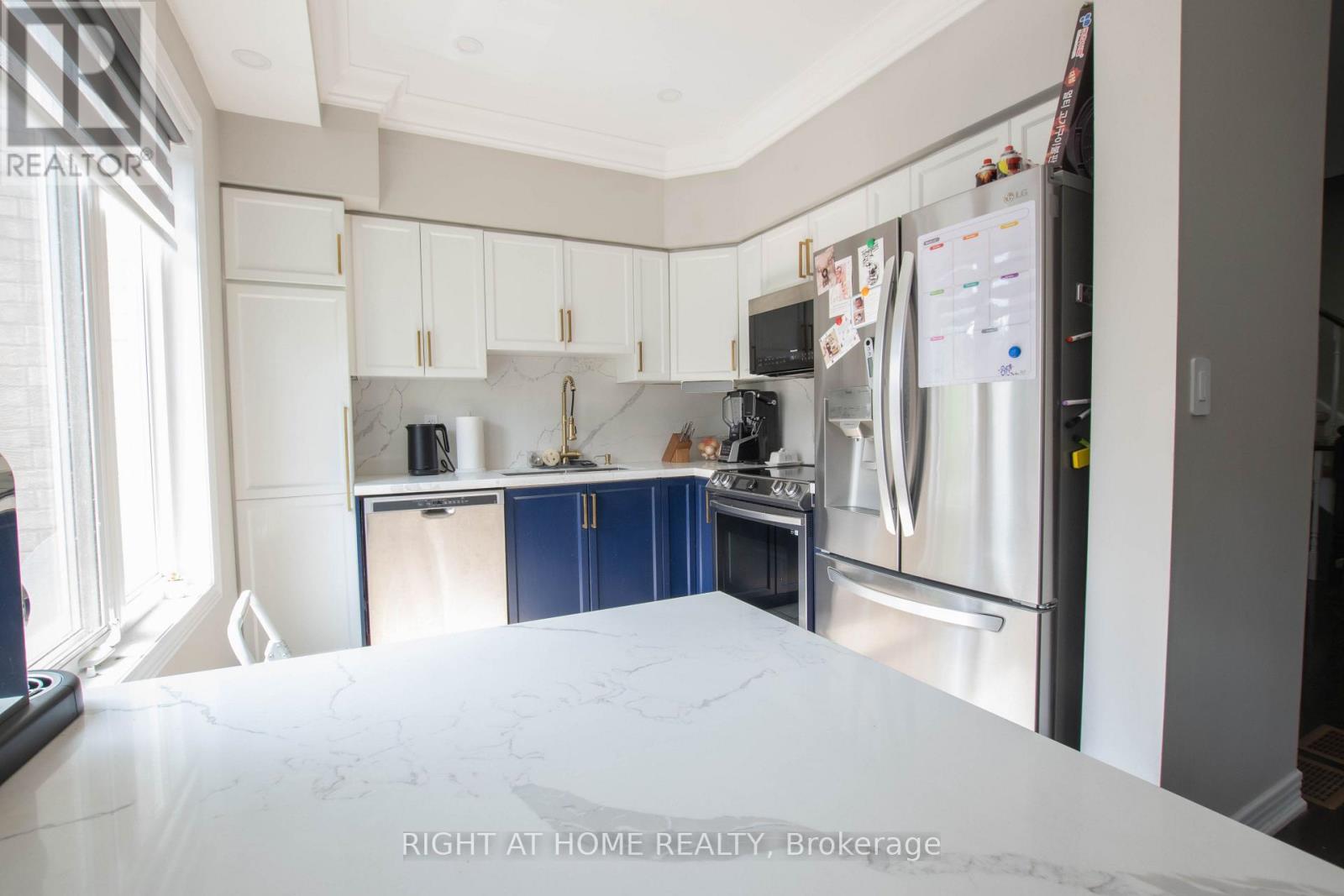 #54 1250 ST MARTINS DRIVE - 9