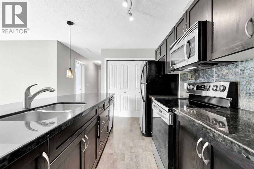 #1 108 Village Heights SW - 15