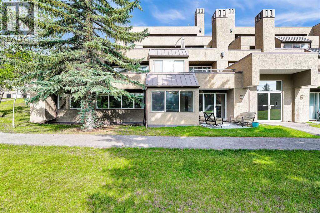 #1 108 Village Heights SW - 32
