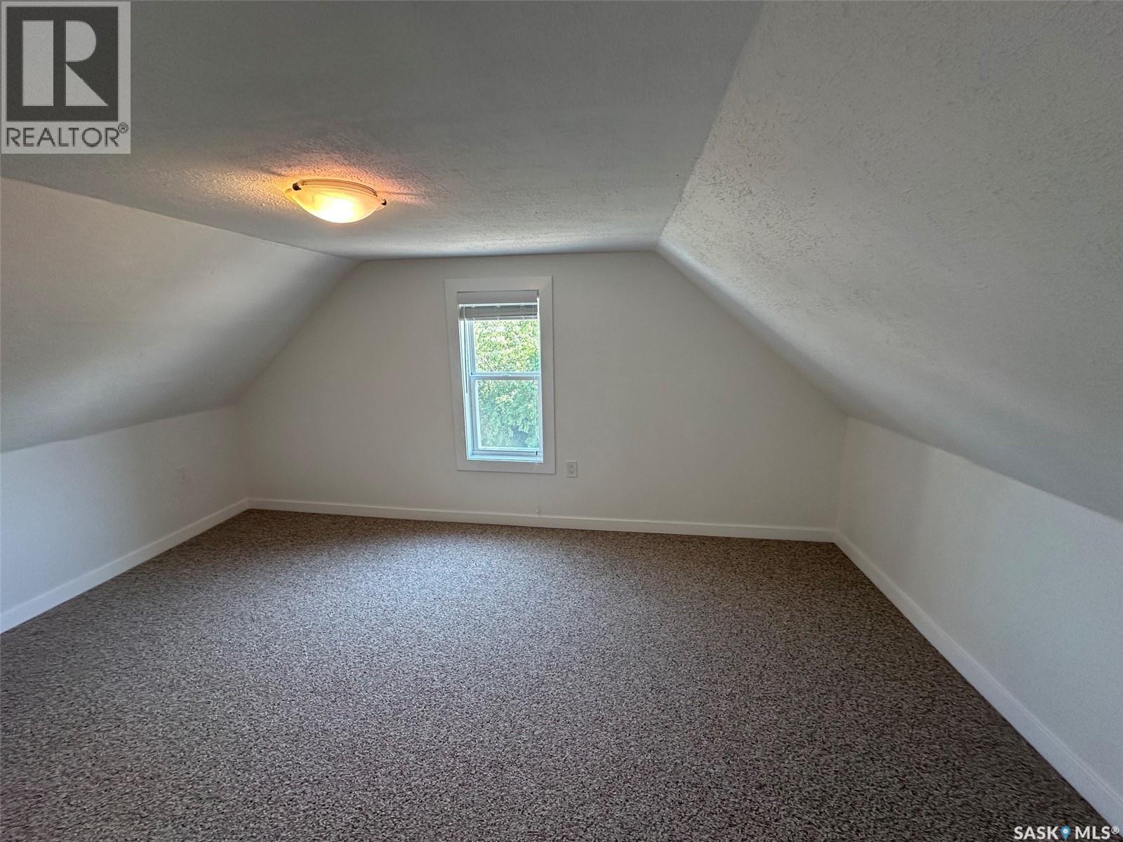 142 2nd AVENUE W - Image 21