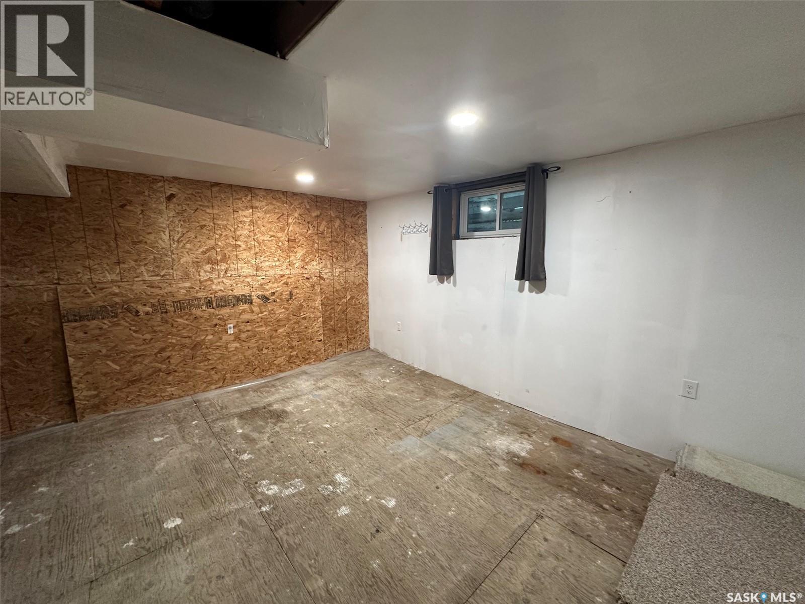 142 2nd AVENUE W - Image 24