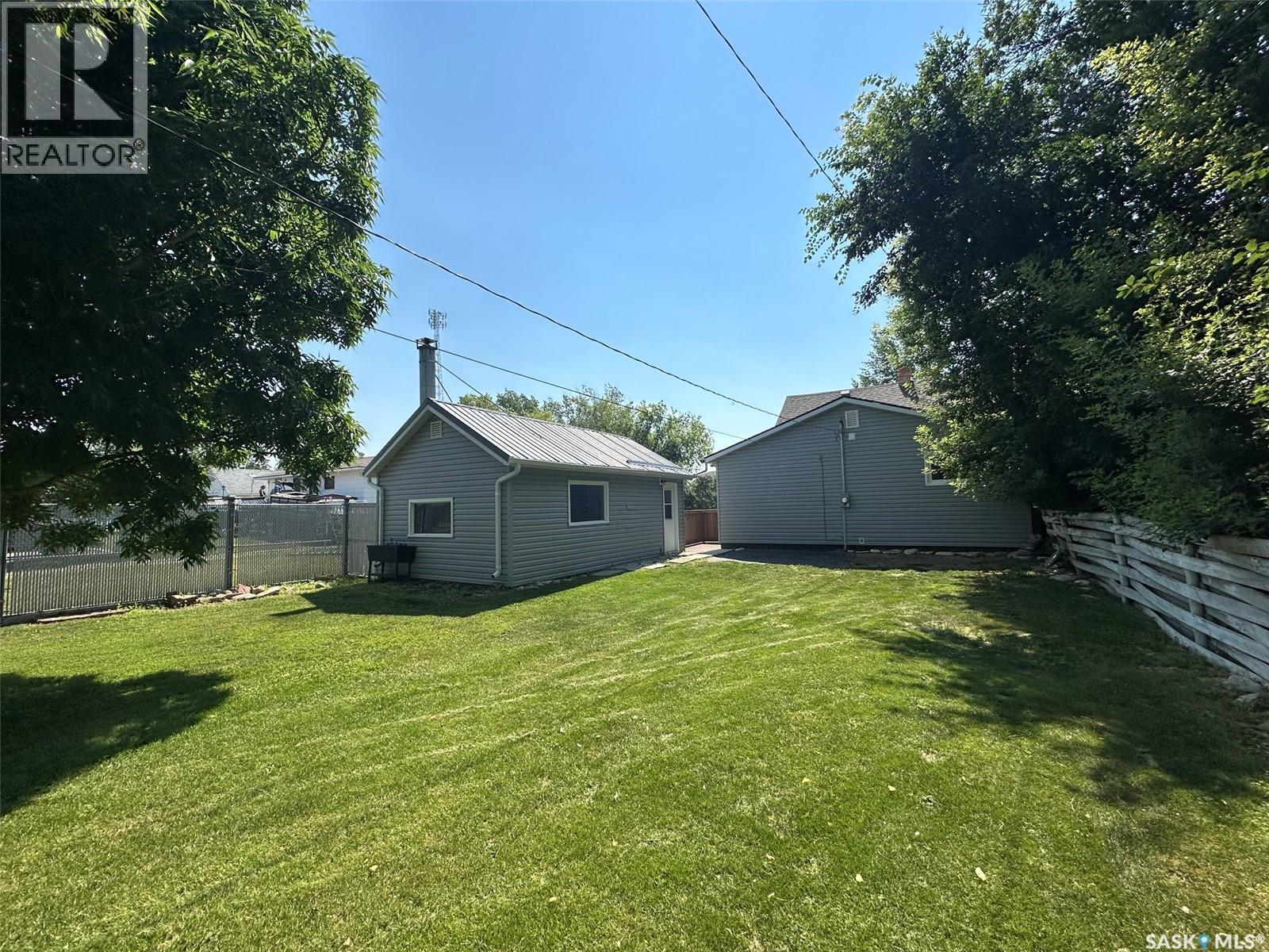142 2nd AVENUE W - Image 33