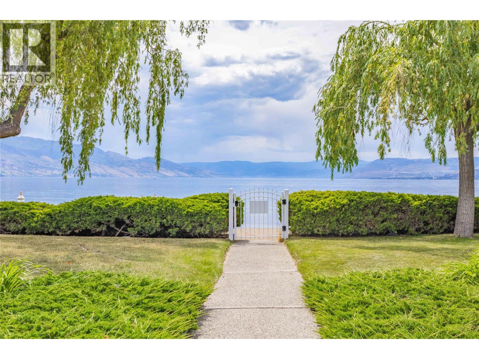 #303 4004 Bluebird Road - 44