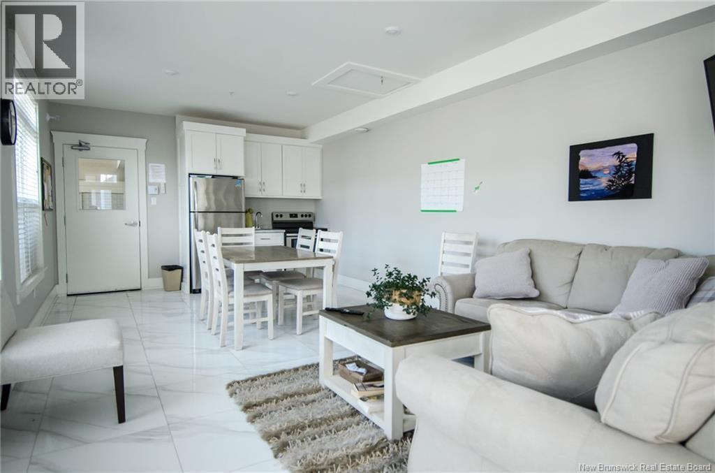 #102 52 Hampton Road - Image 32