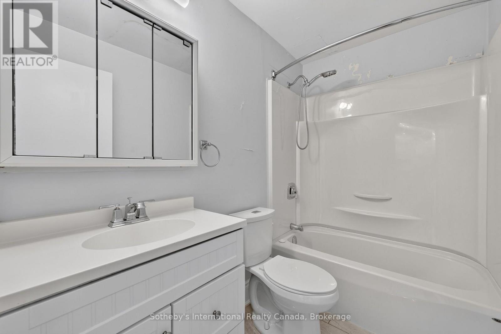 #101 173 EIGHTH STREET - 26